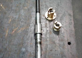 śruba z nakrętkami do frezarki FWD32