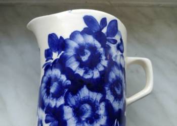 Stary dzbanek porcelanowy mlecznik