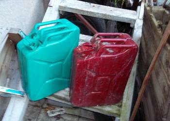 kanistry metalowe 20l sprzedam