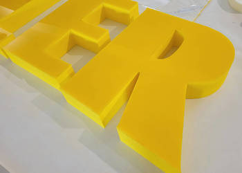 Styrodurowe litery 3D z malowaniem front plexi logo reklama