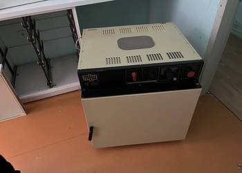 Suszarka laboratoryjna i dygestorium laboratoryjne