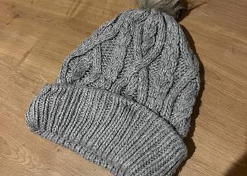 Śliczna delikatna czapka