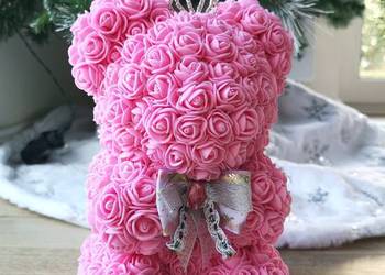 Miś z róż piankowych różowy wys. 23 cm