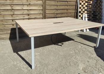 Stół konferencyjny Interlagos 220x160 z mediaportami