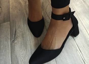 (43) Czarne czółenka wieczorowe z zapięciem, NOWE