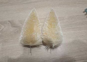 Choinki ośnieżone mini do kompozycji stroików świątecznych złota 14 cm