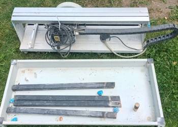 Maszyna do cięcia płytek na mokro.