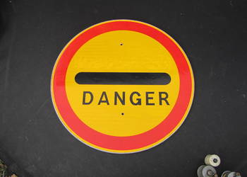 znak ostrzegawczy niebezpieczenstwo Danger