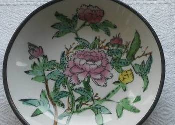 Śliczny talerzyk z pięknym ręcznym wzorem, porcelana, zawies