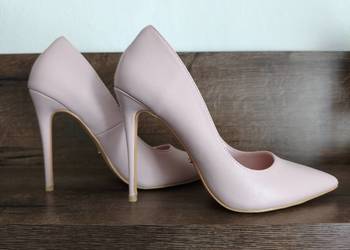 Piękne pudrowo różowe szpilki. Praktycznie Nowe