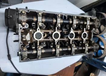 Głowica z wałkami zaworami Hyundai Sonata 2,0 16V