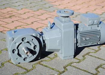 Motoreduktor kątowy 0.55kw z regulacją 23-116obr. SEW