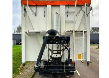 Naczepa wywrotka z wydmuchem do śruty do paszy