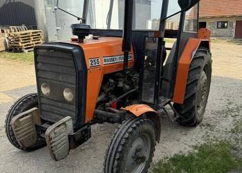 Ciągnik rolniczy ursus  MF 255