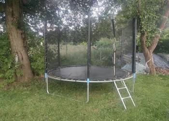 Trampolina ogrodowa z siatką