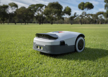 Robot koszący Anthbot serii Genie 800, 1000 i 3000. Dostępny od ręki.