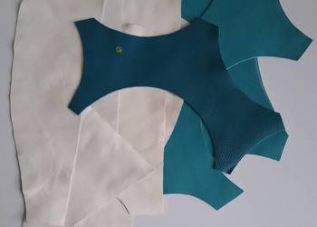 Skóra (235 g) Licowa Włoska średnie i małe kawałki Turkus Biały