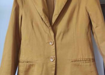 Musztardowa marynarka Amisu