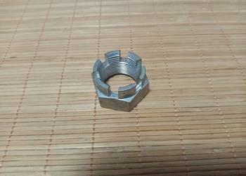 Nakrętka koronkowa M24x1,5 na klucz 32mm