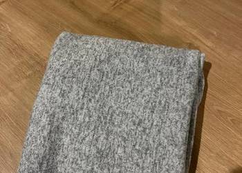 Ciepły duży szary szalik