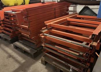 • Wysuwane moduły do systemu regałów paletowych