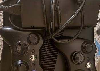 Sprzedam konsola Xbox 360 250GB Pad+2gi Pad raz sparuje raz nie 20gier