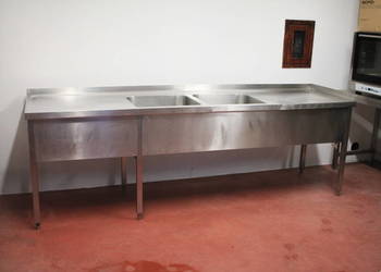 Stół gastronomiczny ze zlewem, długość 260 cm