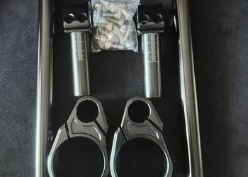 Zacisk widelca kierownicy motoru regulowany