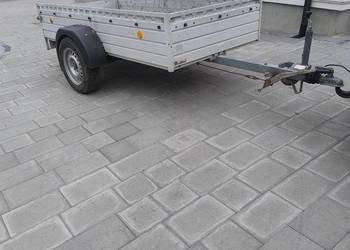 Przyczepka samochodowa z hamulcem Przyczepka samochodowa z hamulcem