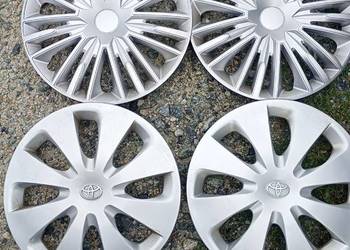 Dwa kołpaki 15 cali Toyota orginał używane plus dwa nowe inne gratis