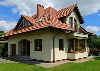 DOM 138 m² Z FOTOWOLTAIKĄ I DUŻĄ DZIAŁKĄ 2400 m² – RADUSZ, GM. KOŁCZYGŁOWY