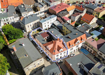 Kamienica: mieszkania, 2 lokale usługowe, 3 garaże