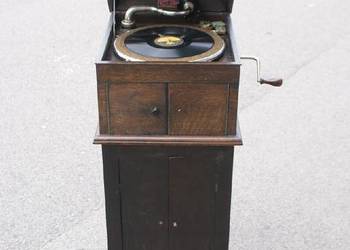 Gramofon z meblem "Cremona Rex" z końca XIX w.nr 74 Fiaf