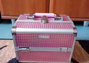 Kuferek na kosmetyki