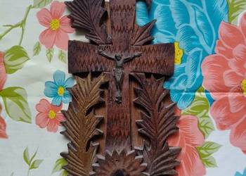 rzeźbiony w drewnie krzyż + pasyjka Pan Jezus - lekkie pęknięcie