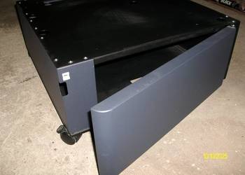 szafka skrzynka metalowa na kółkach