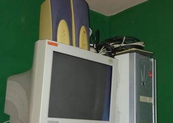 Zestaw komputerowy z monitorem kineskopowym typu SyncMaster