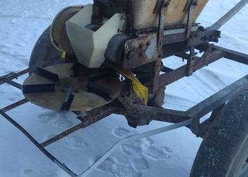 Rozsiewacz kos do wapna nawozów piasku stan bardzo dobry