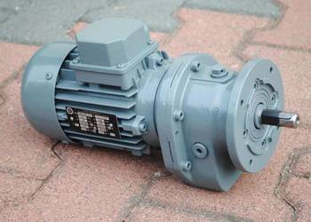 MOTOREDUKTOR kołnierzowy 0.18kw. 125obr./min. Fvat