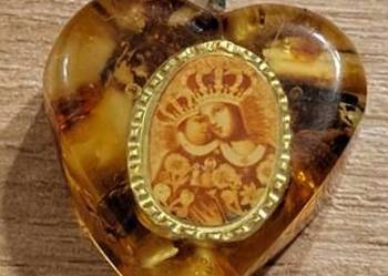 Bursztynowe serce medalik Maryja Jezus