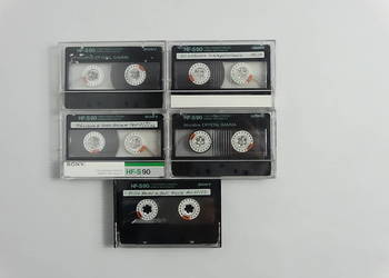 Srebrna gratka dla fanów analogu! Zestaw kaset Sony HF-S 90