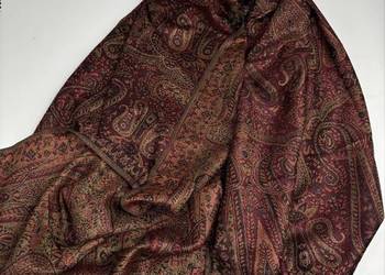 Piękny szal burgundi