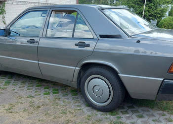 Mercedes 190 w201 karoseria ćwiartka prawy tył błotnik tylny lewy pas