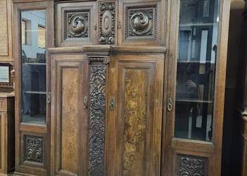 Stary kredens z Francji