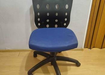 Krzesło obrotowe z regulacją siedziska i oparcia