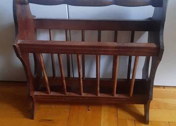 Gazetnikiem drewniany.