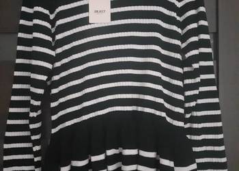 sweter biało czarny z falbanką L sweter biało czarny z falbanką L