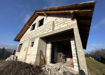 Dom z dwoma osobnymi lokalami po 100m2