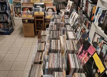 Sprzedaż WINYLI i CD, Wypożyczalnia Filmów
