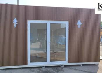 Biały kontener 5,0 x 3,0 m z lamelami w złotym dębie i dostawą